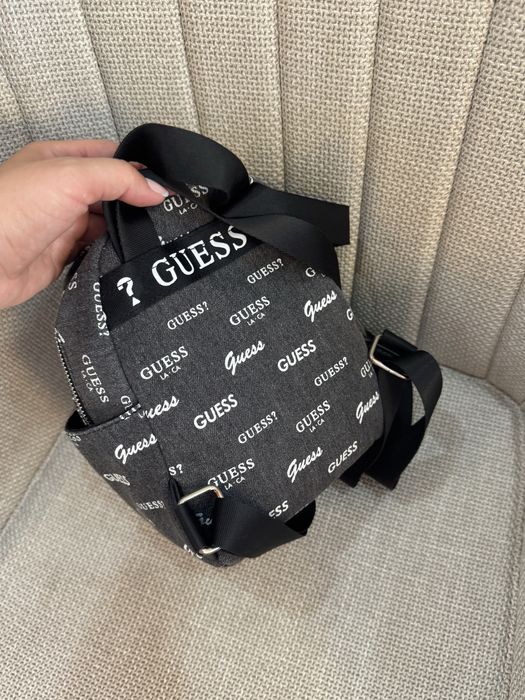 Дамска раница guess