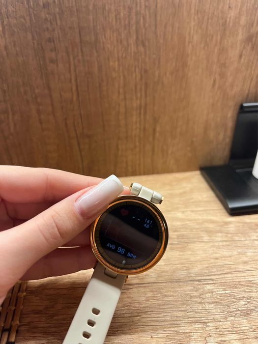 Смарт часовник.