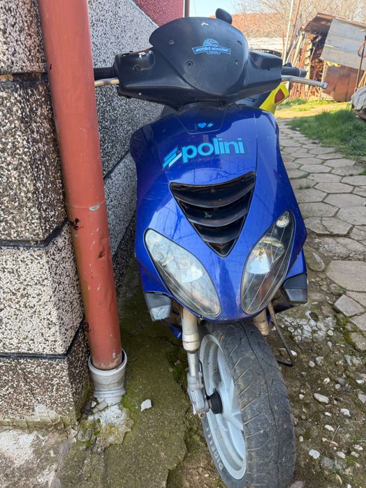 2 броя скутери 250 и 50 кубика