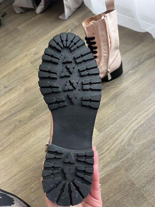 Bocanci ghete din piele zara