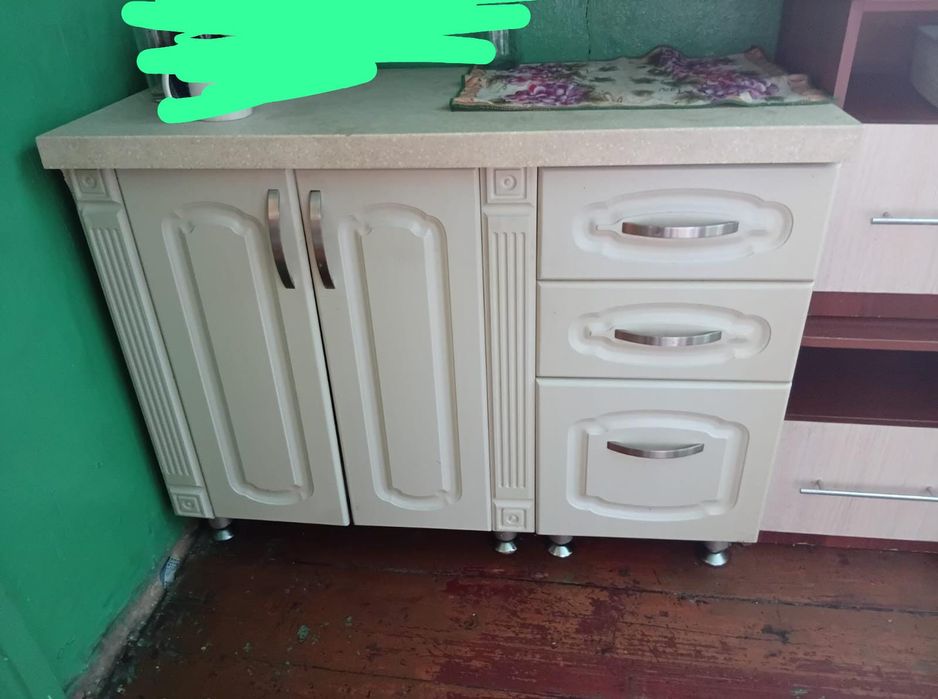Продам кухонный гарнитур без моики