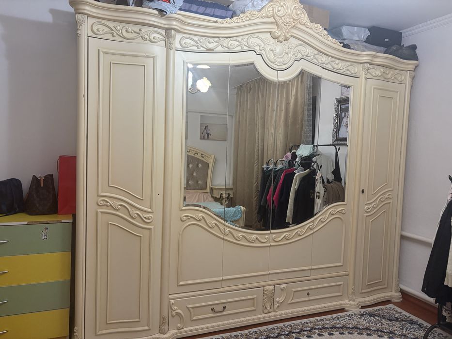 Спальный гарнитур