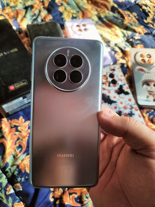 Huawei mate 50 
Pratsesor snebdregn 8+Gen1
Hotira 8+8/256
Oyinl
