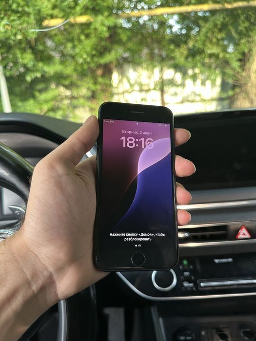 Продам IPhone SE 128gb