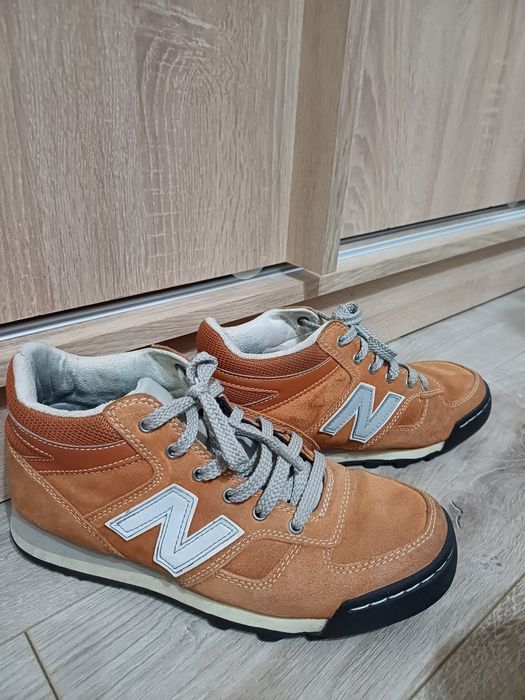 Vând ghete toamna,iarna