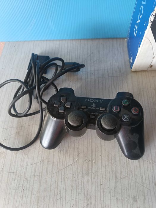 Продавам PSP 2 много запазен  с два джойстика