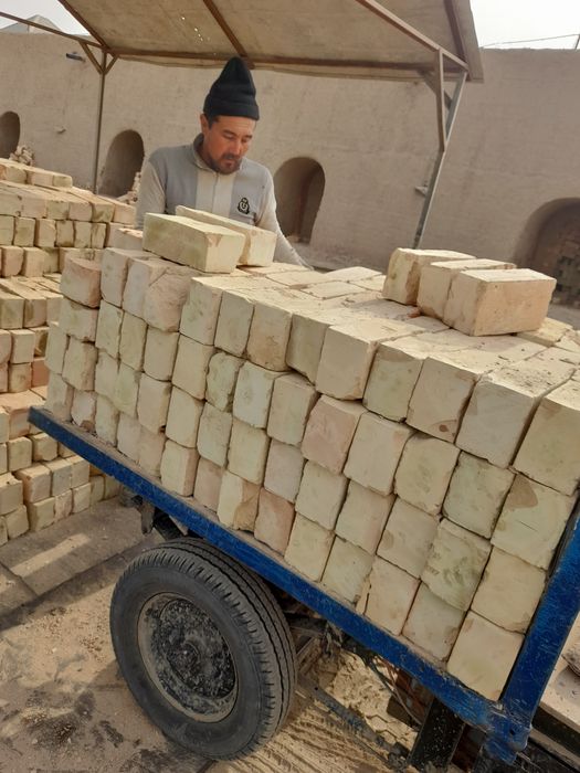 Pishkan Gisht va xom Гишт