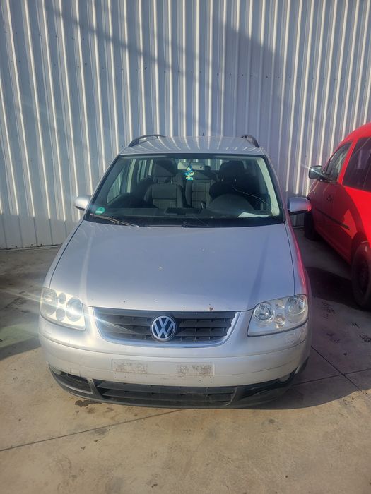 Dezmembrez vw touran