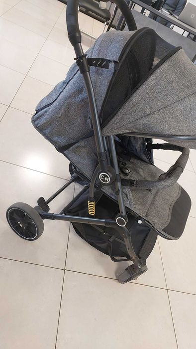 Лёгкая прогулочная коляска  – складывается как чемодан