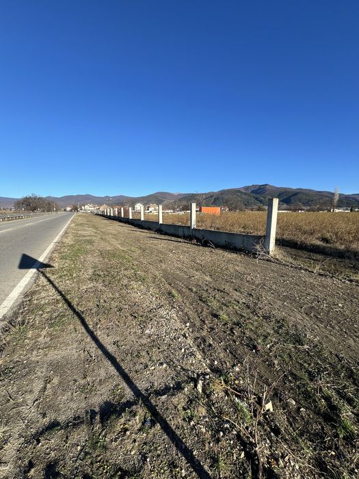 Продавам имот в регулация в гр. Крън