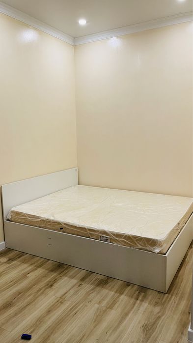 Двуспальная кровать 160*200 с матрасом новая