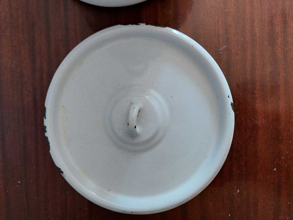 Кастрюли 15литр, 7литр, таз эмалирован.