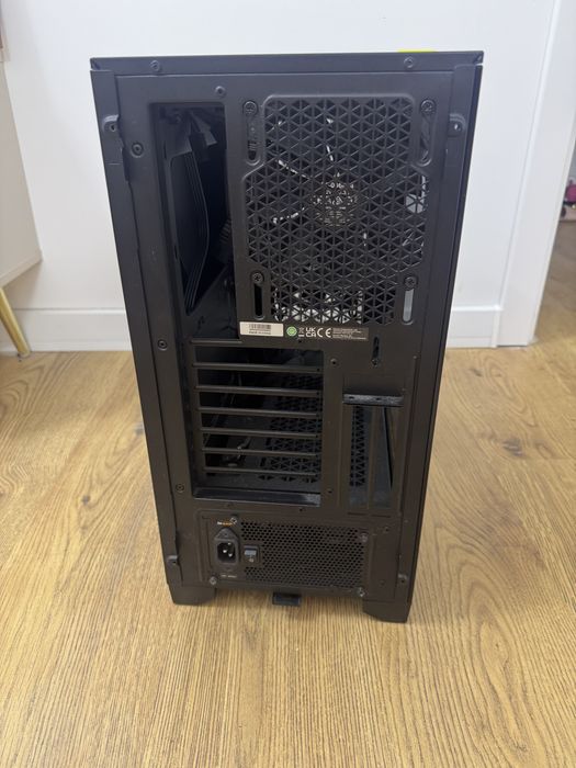 Carcasa Pc Corsair + Sursa Be Quit 12M 650 W