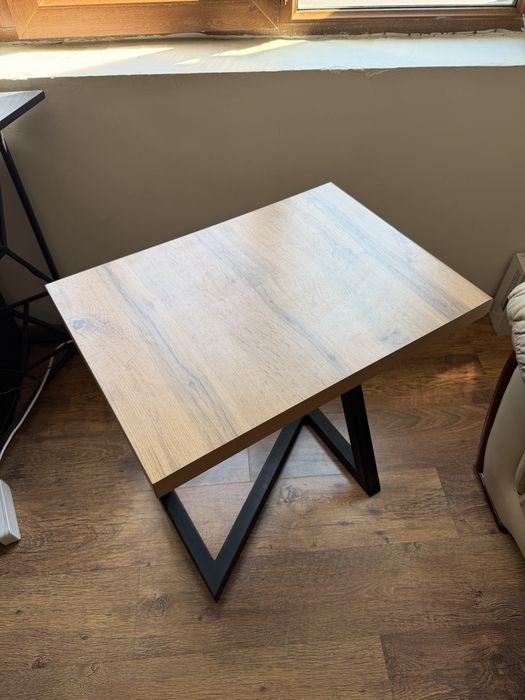 Стол журнальный деревянный