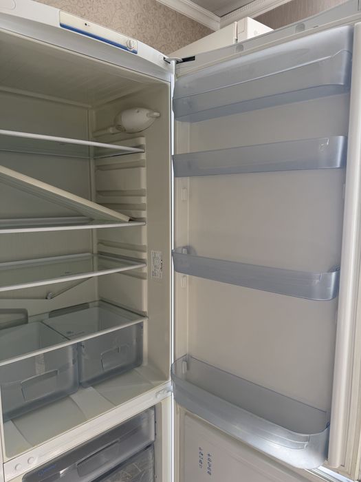 Холодильник Indesit