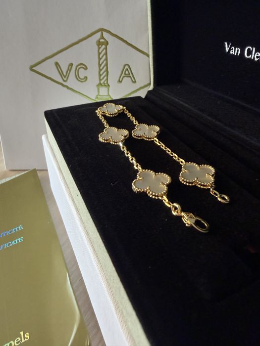 Cercei, coliere și brățări Van Cleef & Arpels