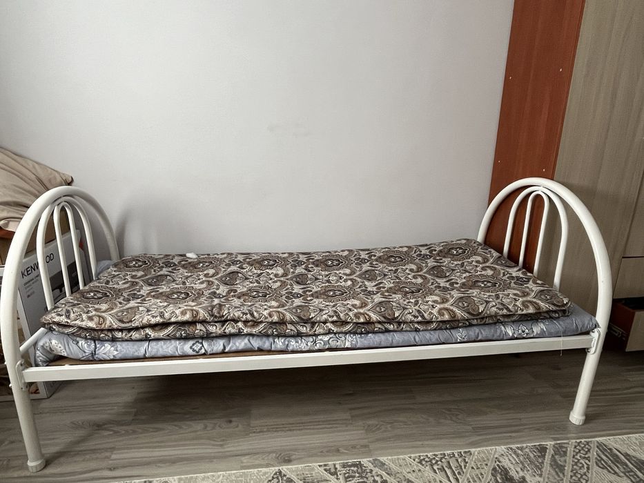 Кровать металлический