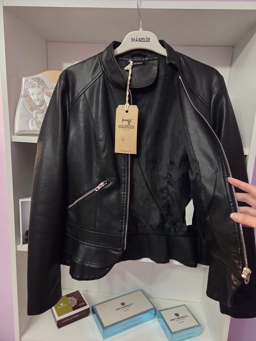 Разкошно дамско яке Pause