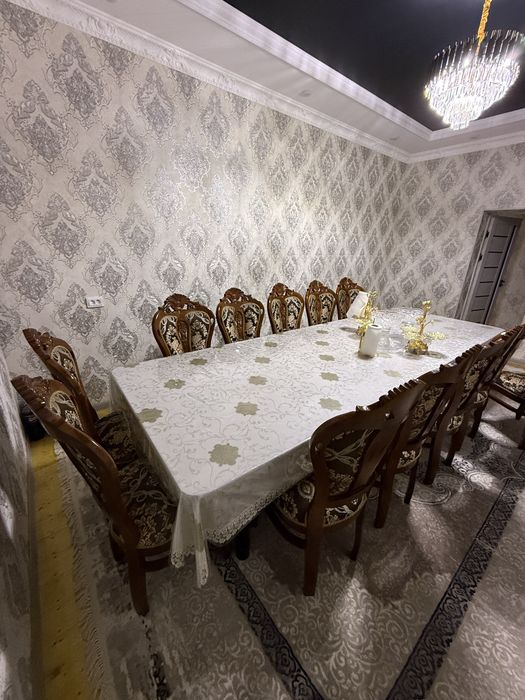 Стол сотилади 12 та стули бн