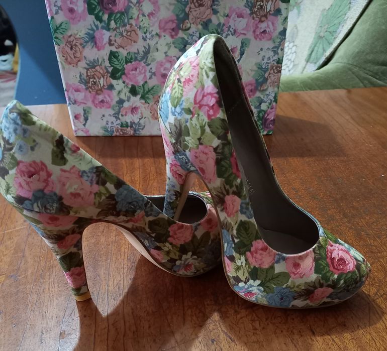 Продам женскую обувь