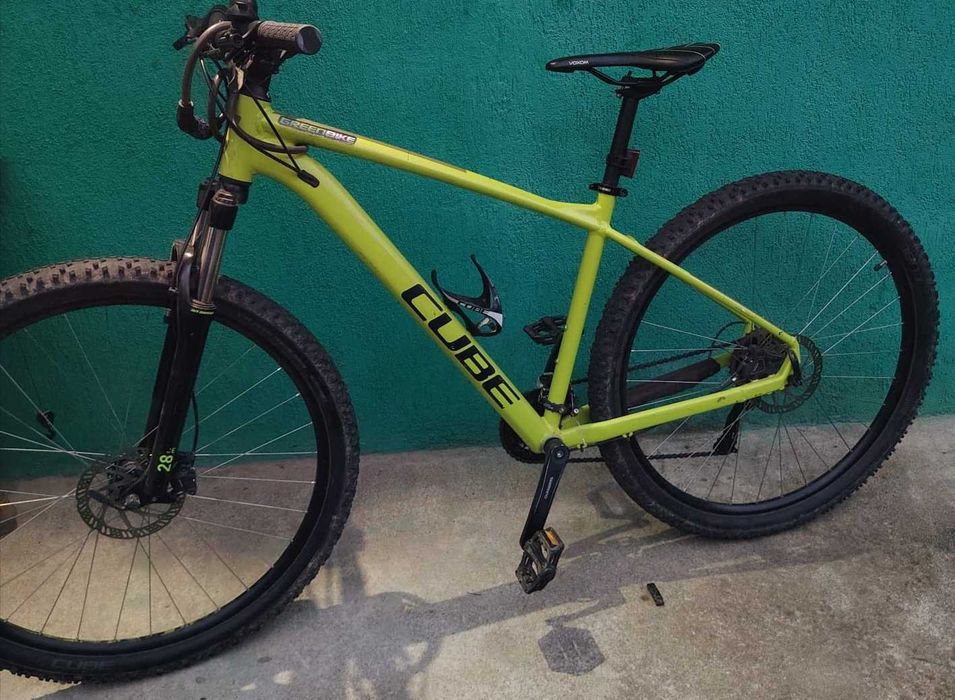 Vând bicicleta Cube