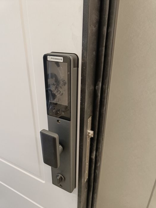 Установка электронных замков.