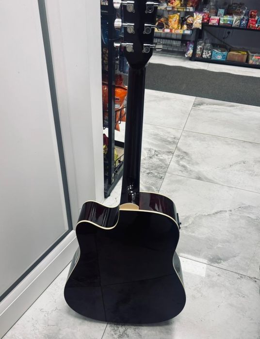 Акустическая гитара