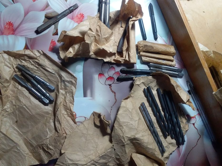 Сверла метчики разные