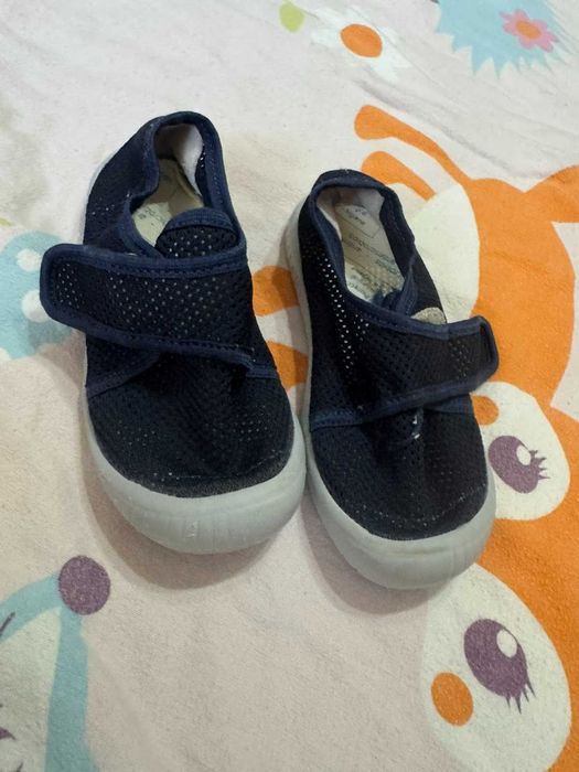 Маратонки, пантофи и чехли