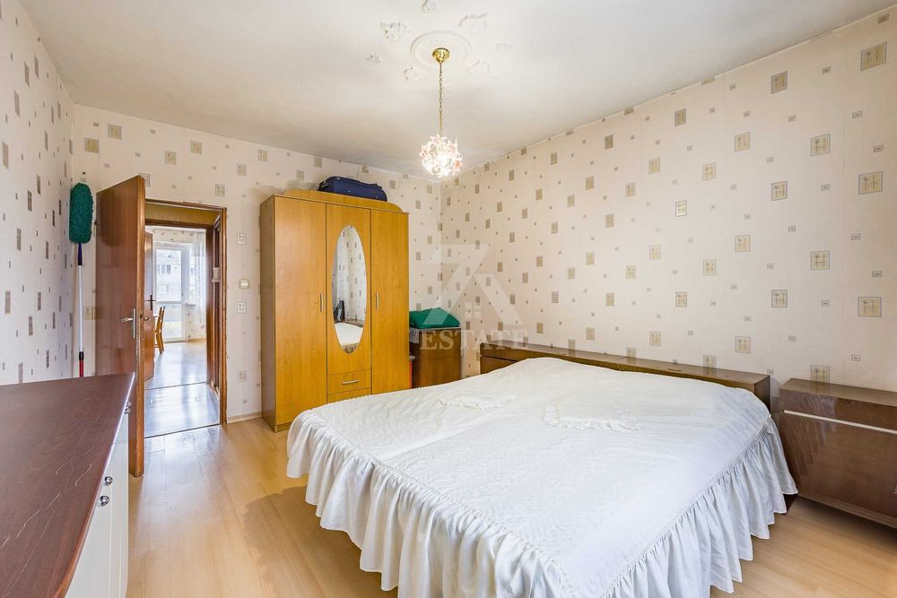 Продава се 3- стаен, южен апартамент в ж. к. Изток- гр. Перник