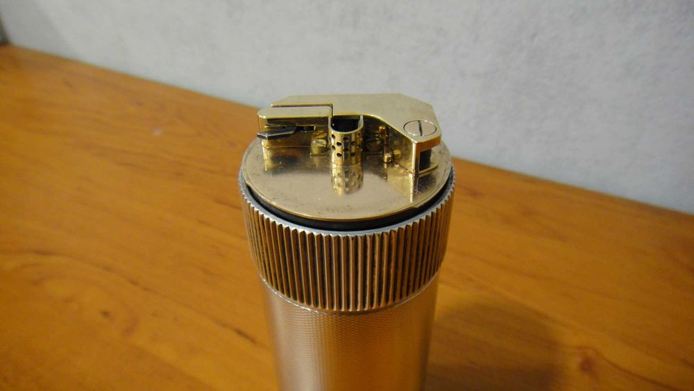 S T DUPONT cylinder table lighter
