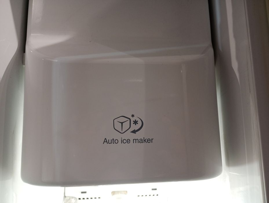 Frigider side by side LG