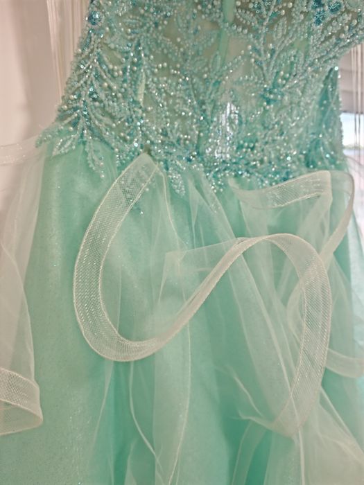 Бална къса бутикова рокля .