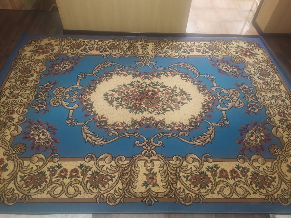 Ковёр голубого цвета