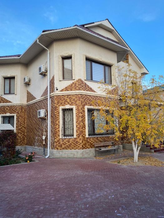 Продам дом , участок 10 соток , баня , летняя кухня , курятник .