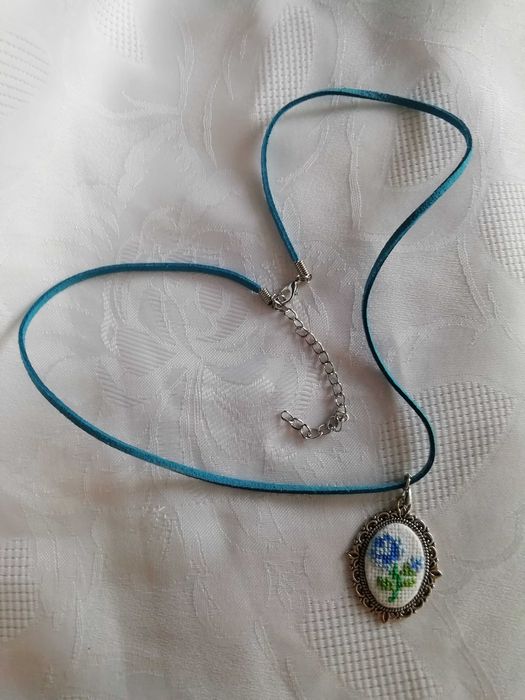 Медальон с бродерия