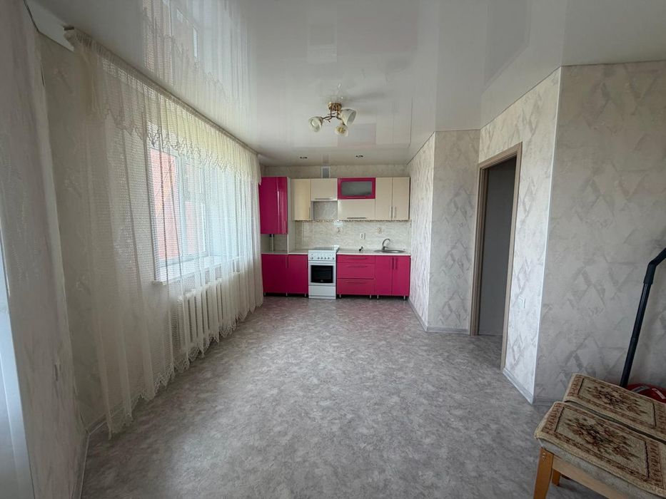 Продам квартиру  район военного института.