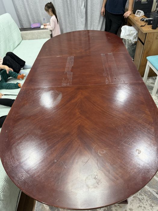 Продам стол для гостинной