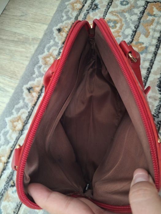 Срочно продам вещь красную