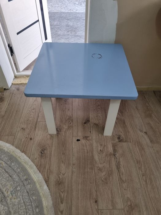 Детский столик в отличном состояний