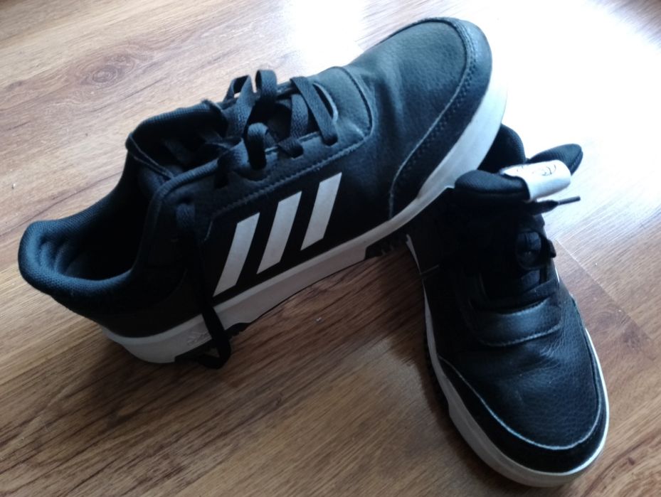 Продавам маратонки адидас