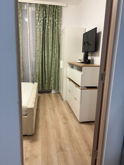 Închiriez apartament cu o cameră + living