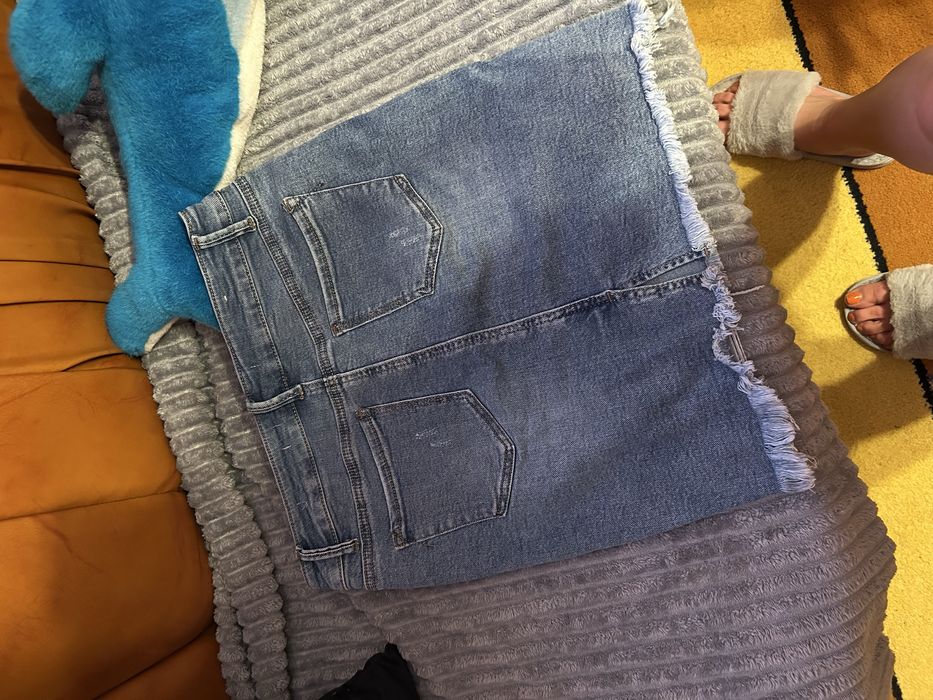 Fuste denim si neagra clasica