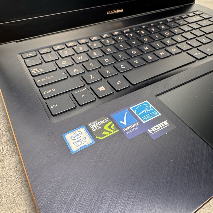 Vand Laptop Asus ZenBook Pro i7
