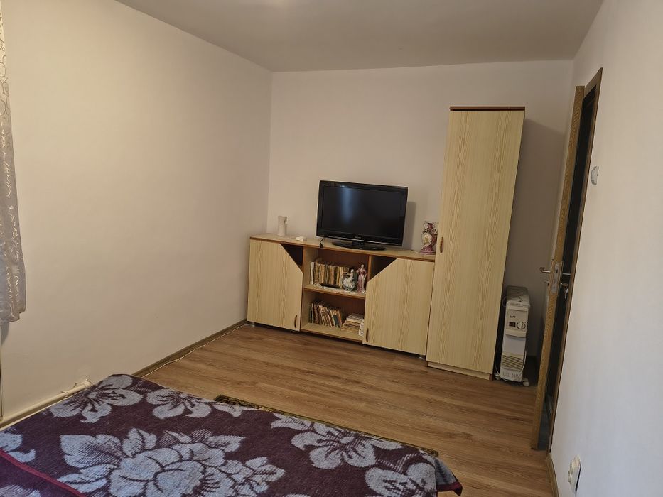 Apartament 3 camere de închiriat