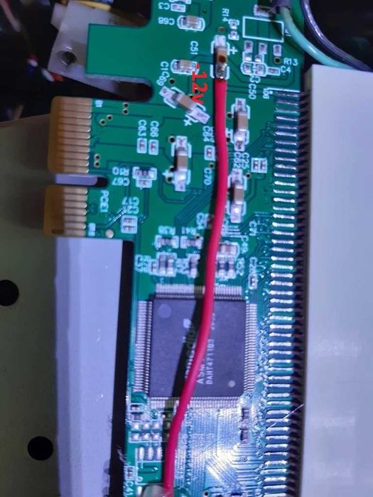 Adaptor PCI-e 1X la PCI de tip vechi