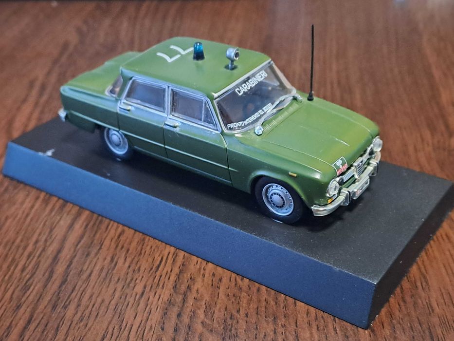 Alfa romeo giulia 1600 super 1971 police 1:43 altaya