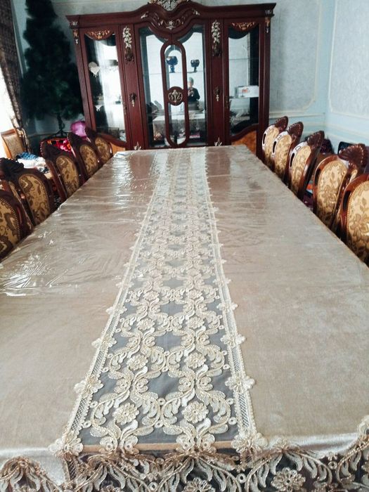 Стенка для гостиной и стол без стуля