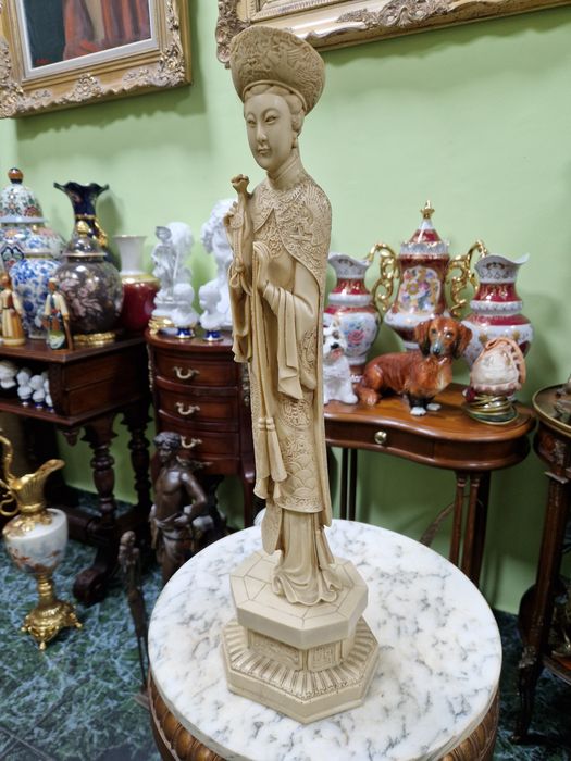 Чудесна голяма азиатска фигура статуетка