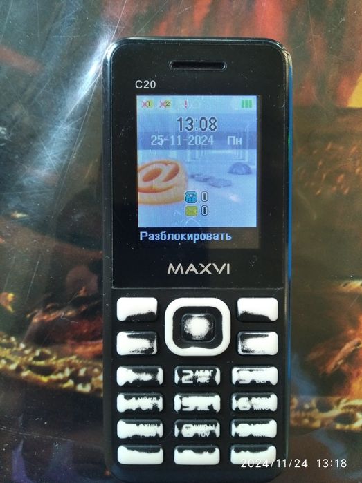 Maxvi C 20 telefoni sotiladi